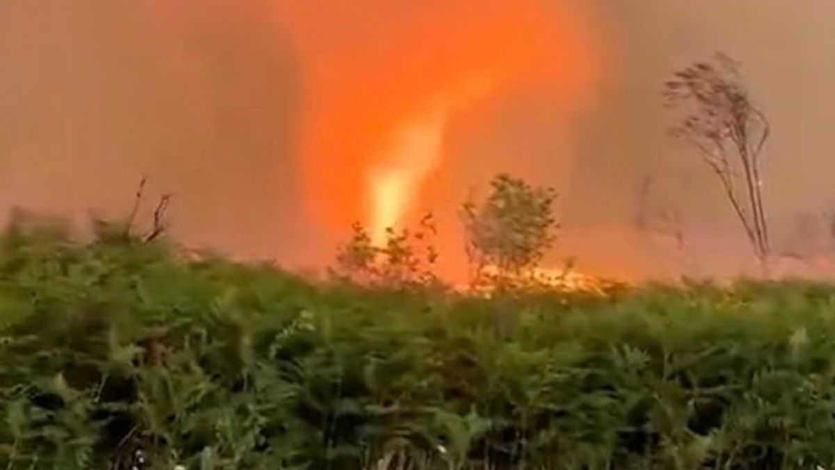 Europe weather chaos as Spain faces 49C heatwave and 'firenado' seen in France